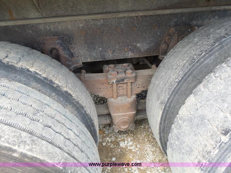 image for item L6089 2000 International 4900 dump truck