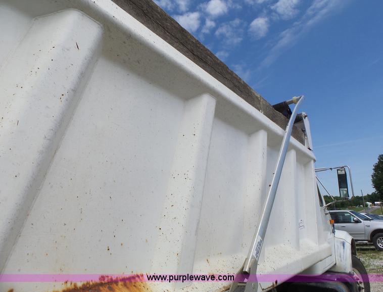 image for item L6089 2000 International 4900 dump truck