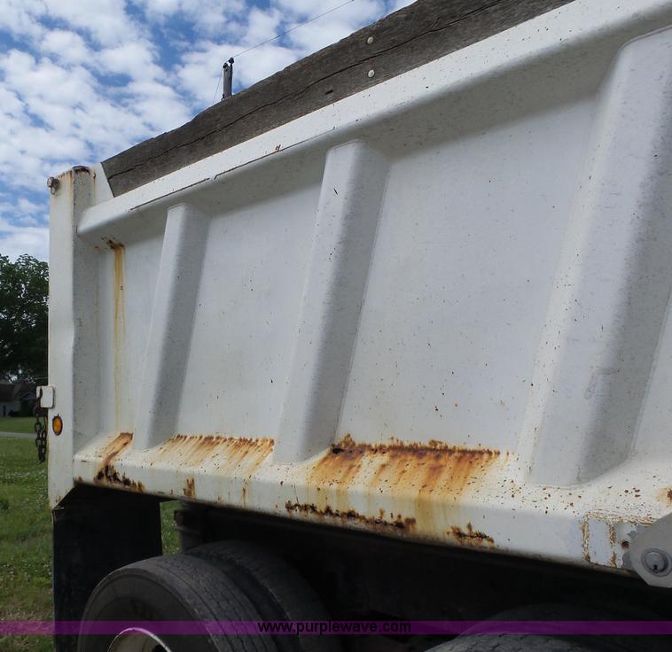 image for item L6089 2000 International 4900 dump truck