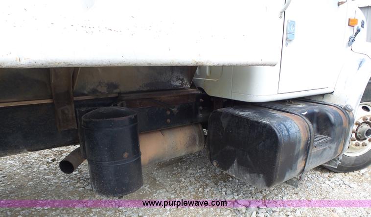 image for item L6089 2000 International 4900 dump truck