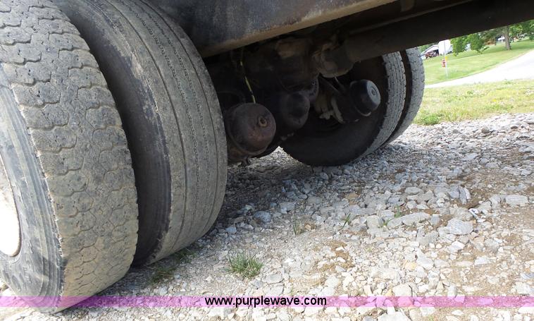 image for item L6089 2000 International 4900 dump truck