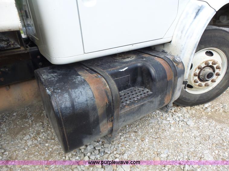 image for item L6089 2000 International 4900 dump truck