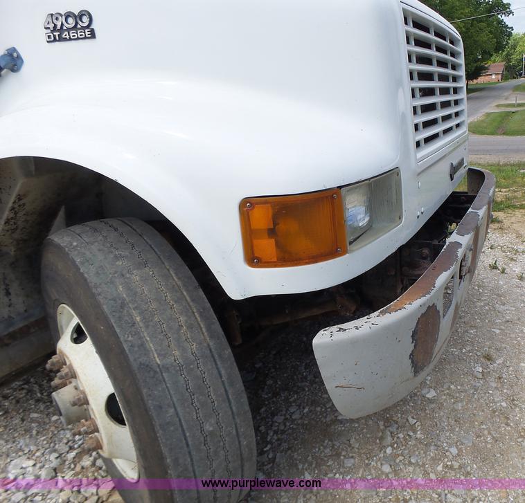 image for item L6089 2000 International 4900 dump truck