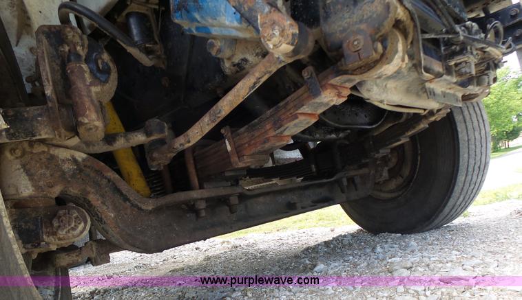 image for item L6089 2000 International 4900 dump truck