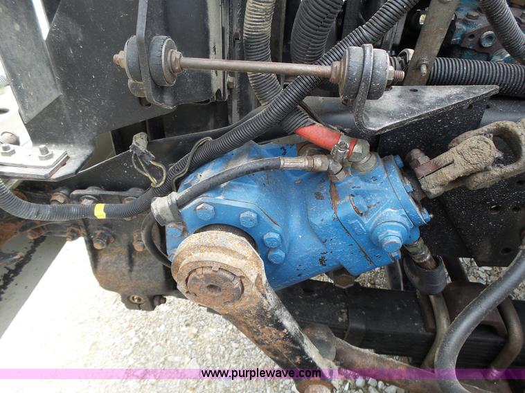 image for item L6089 2000 International 4900 dump truck