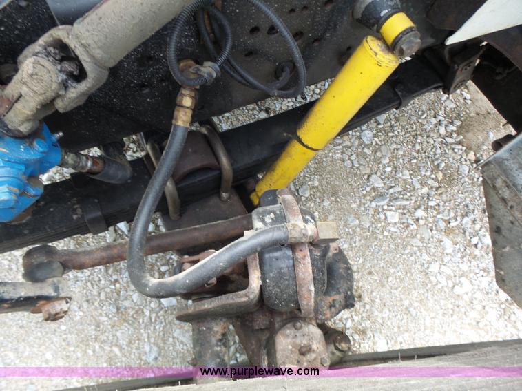 image for item L6089 2000 International 4900 dump truck