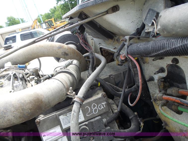 image for item L6089 2000 International 4900 dump truck