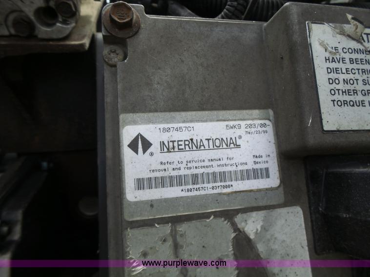 image for item L6089 2000 International 4900 dump truck