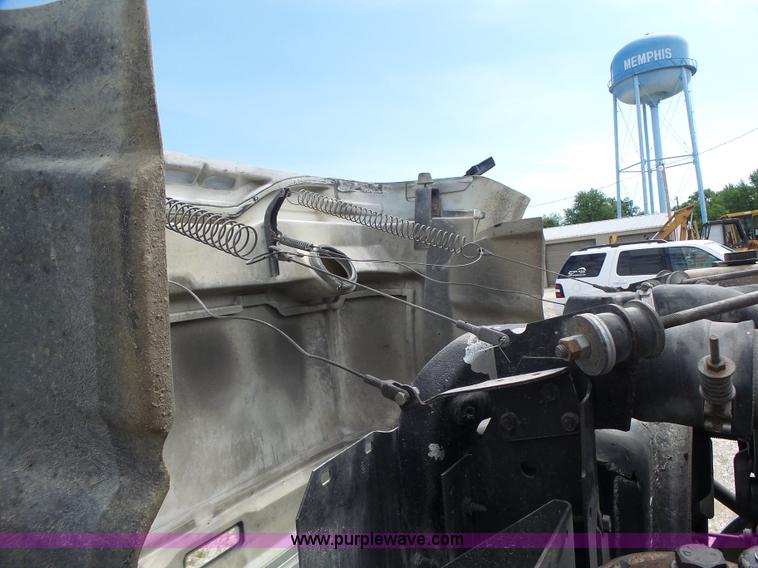 image for item L6089 2000 International 4900 dump truck