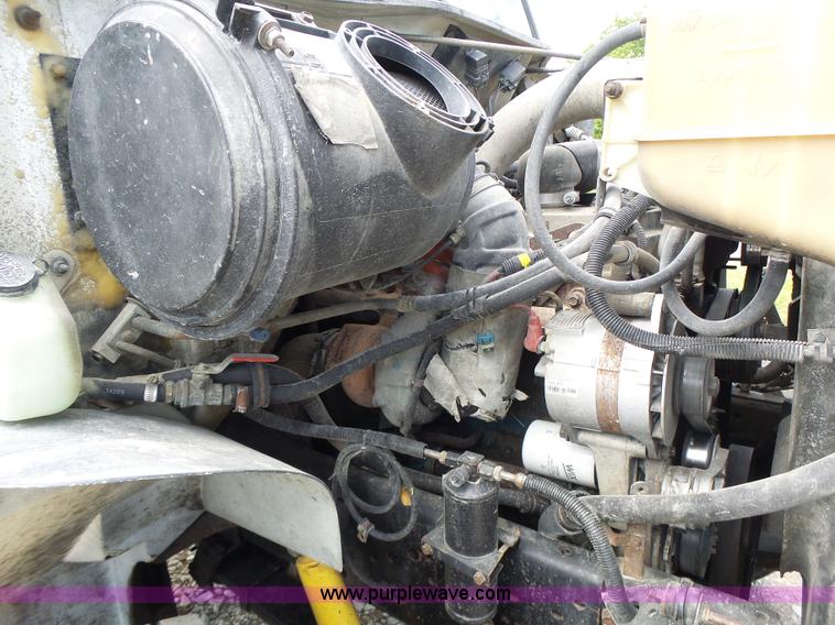 image for item L6089 2000 International 4900 dump truck