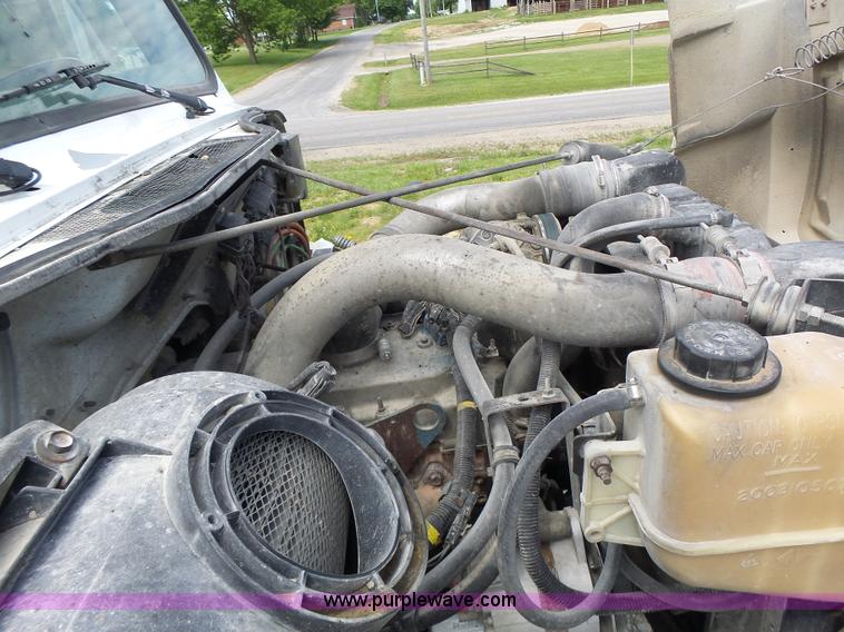 image for item L6089 2000 International 4900 dump truck