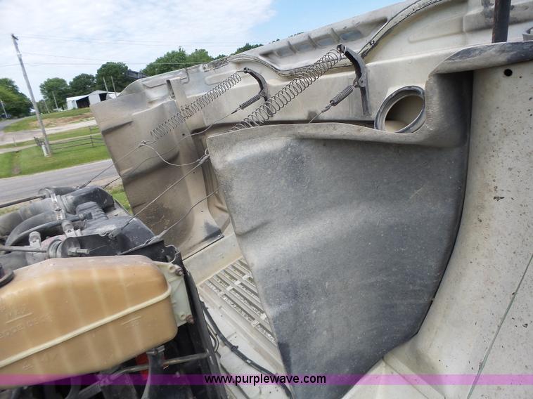 image for item L6089 2000 International 4900 dump truck