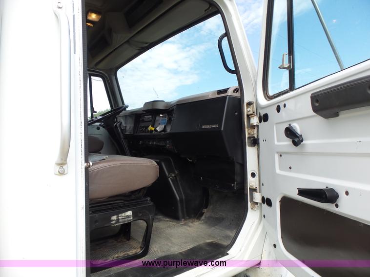 image for item L6089 2000 International 4900 dump truck