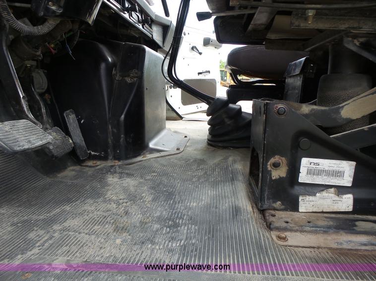 image for item L6089 2000 International 4900 dump truck