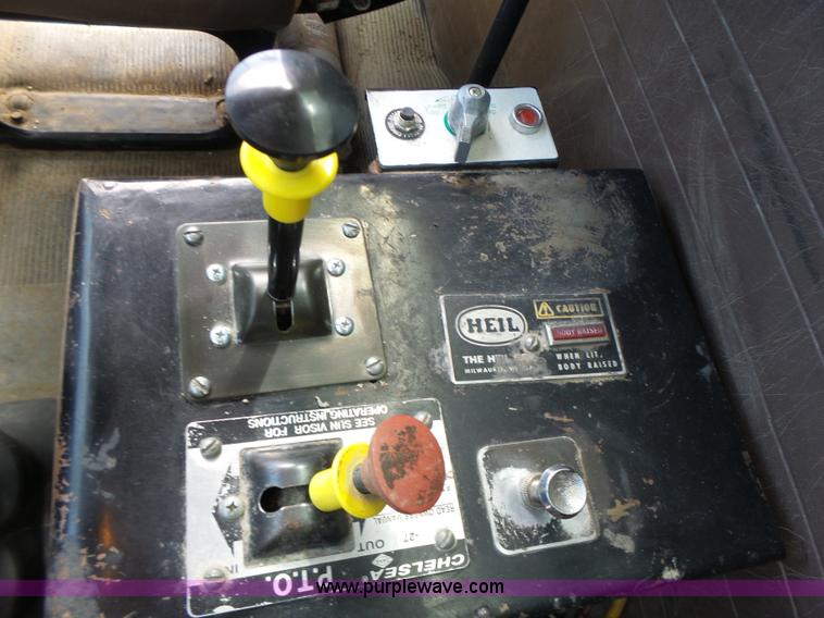 image for item L6089 2000 International 4900 dump truck