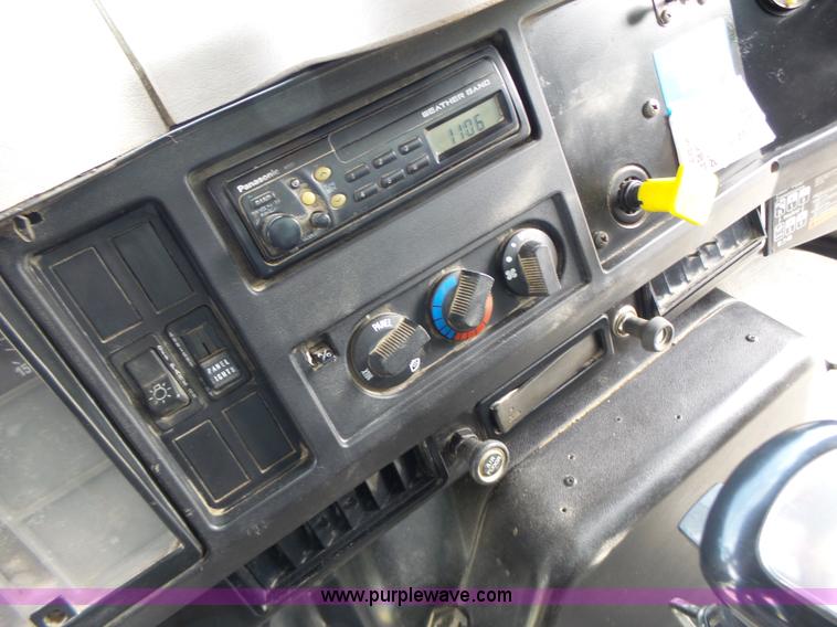 image for item L6089 2000 International 4900 dump truck