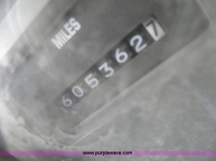 image for item L6089 2000 International 4900 dump truck