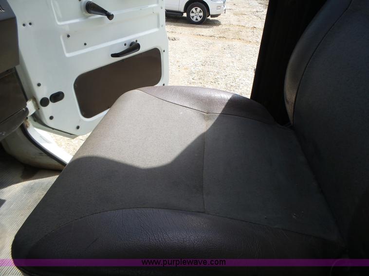 image for item L6089 2000 International 4900 dump truck