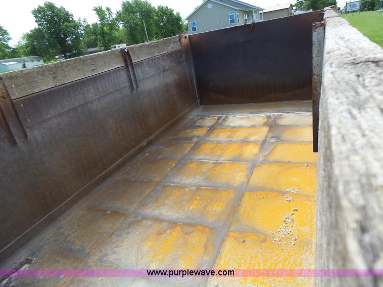 image for item L6089 2000 International 4900 dump truck