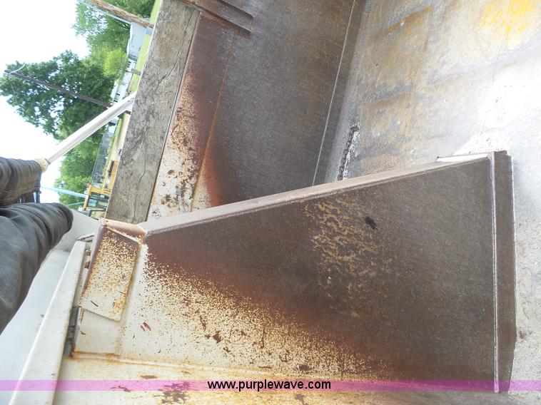 image for item L6089 2000 International 4900 dump truck