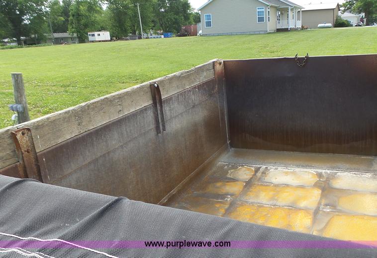 image for item L6089 2000 International 4900 dump truck