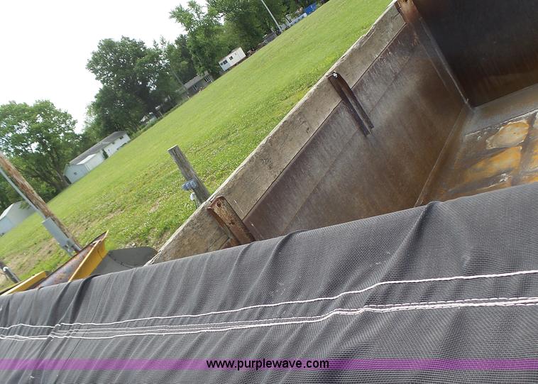 image for item L6089 2000 International 4900 dump truck