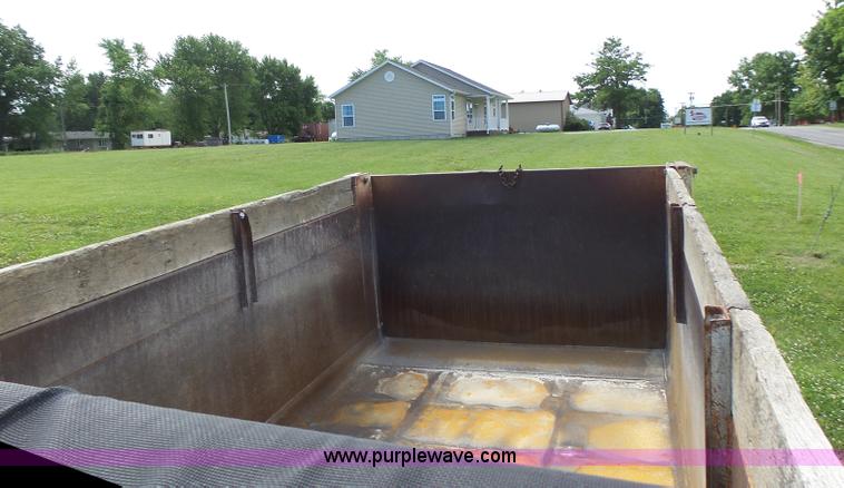 image for item L6089 2000 International 4900 dump truck