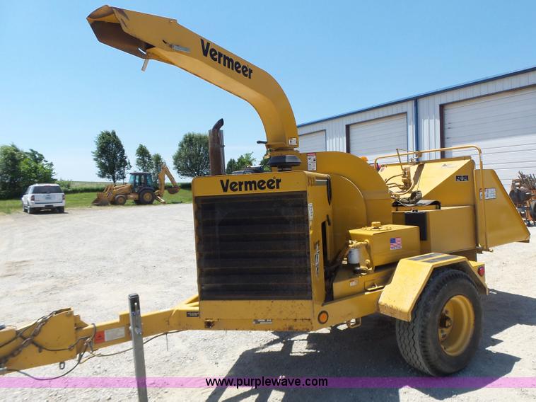 image for item L6103 Vermeer BC1230A wood chipper