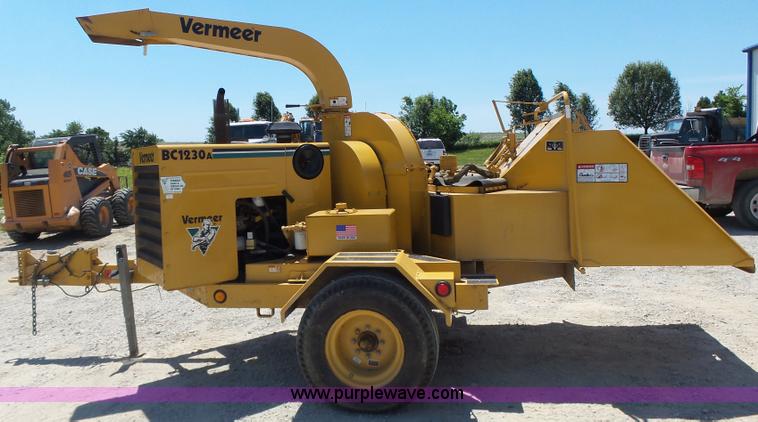 image for item L6103 Vermeer BC1230A wood chipper