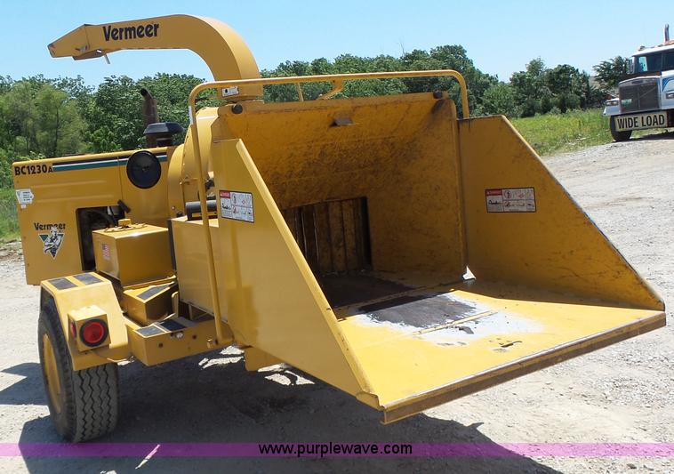 image for item L6103 Vermeer BC1230A wood chipper