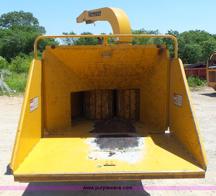 image for item L6103 Vermeer BC1230A wood chipper