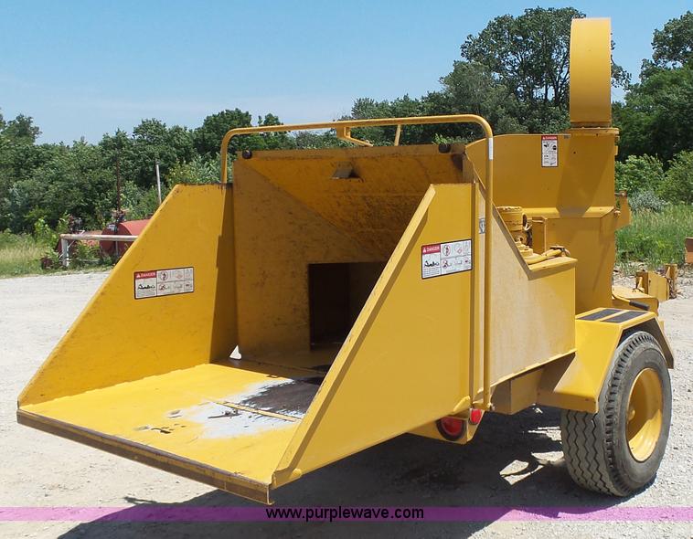 image for item L6103 Vermeer BC1230A wood chipper