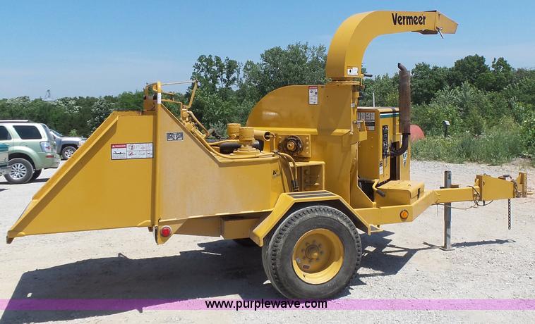 image for item L6103 Vermeer BC1230A wood chipper