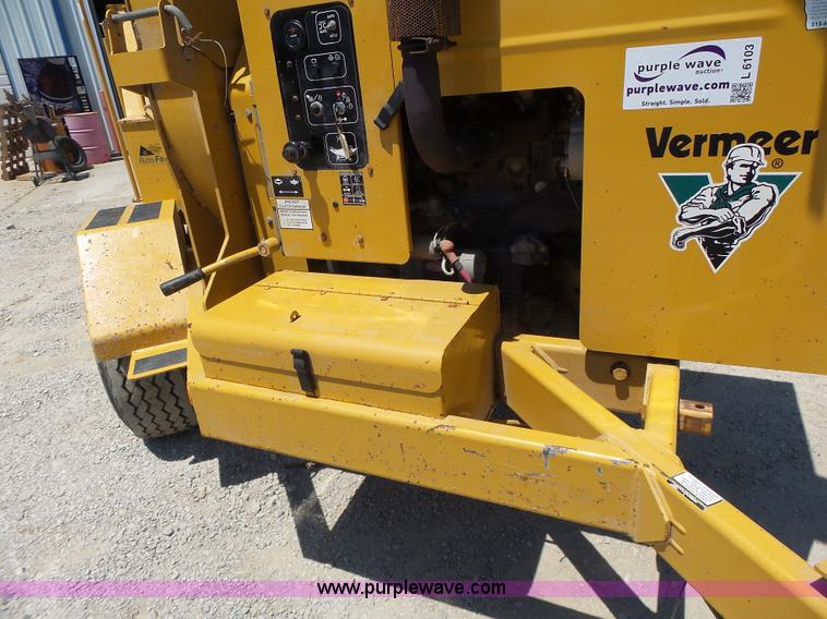 image for item L6103 Vermeer BC1230A wood chipper