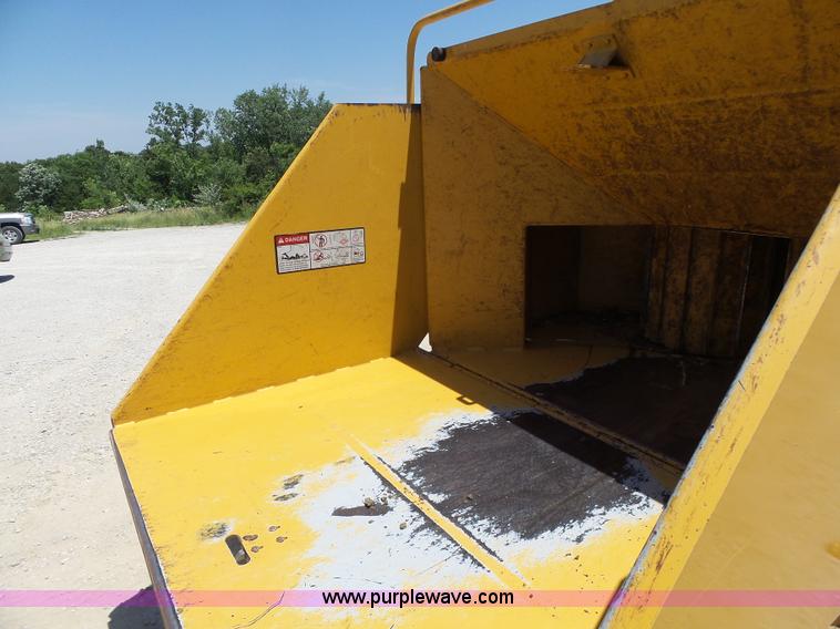 image for item L6103 Vermeer BC1230A wood chipper