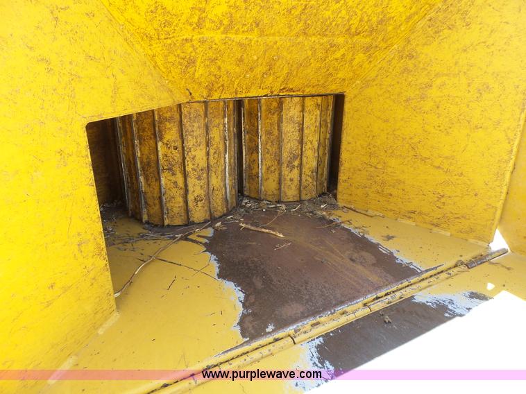 image for item L6103 Vermeer BC1230A wood chipper