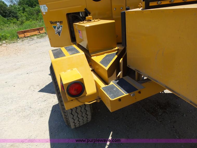 image for item L6103 Vermeer BC1230A wood chipper