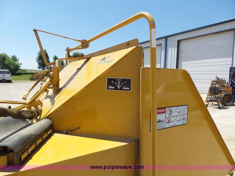 image for item L6103 Vermeer BC1230A wood chipper