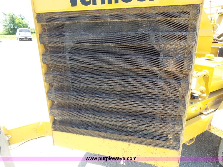 image for item L6103 Vermeer BC1230A wood chipper