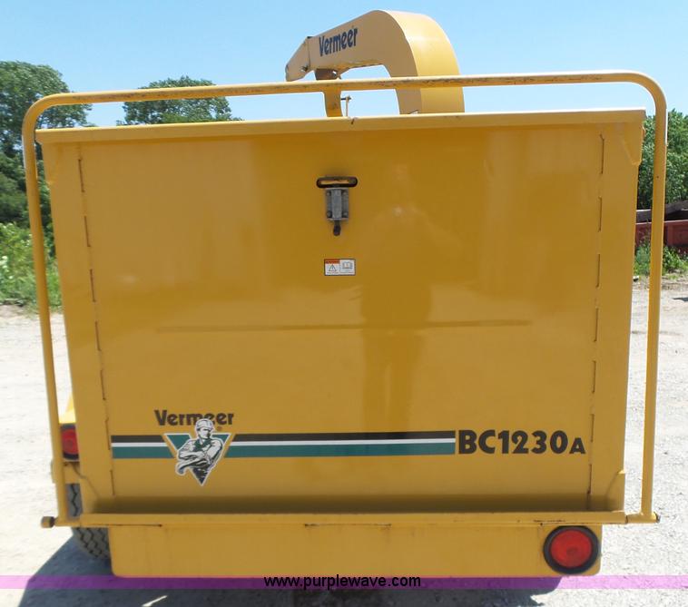 image for item L6103 Vermeer BC1230A wood chipper