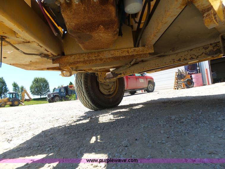 image for item L6103 Vermeer BC1230A wood chipper