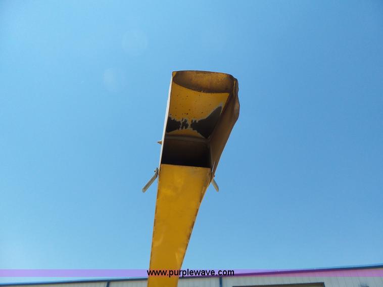 image for item L6103 Vermeer BC1230A wood chipper