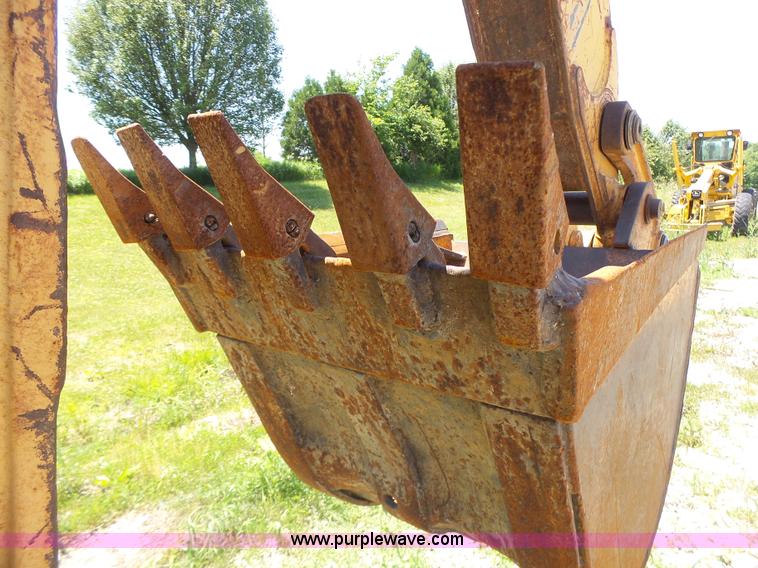 image for item L6104 1995 Case 580L backhoe
