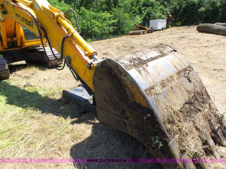 image for item L6107 2005 Hyundai 180LC-7 excavator