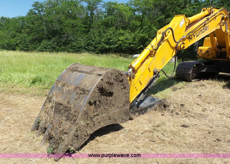 image for item L6107 2005 Hyundai 180LC-7 excavator