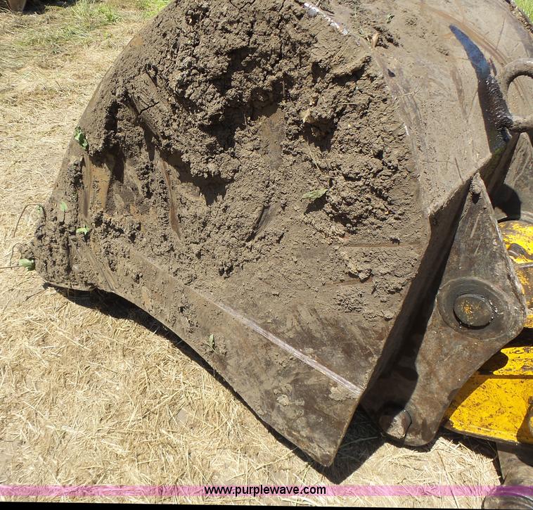 image for item L6107 2005 Hyundai 180LC-7 excavator