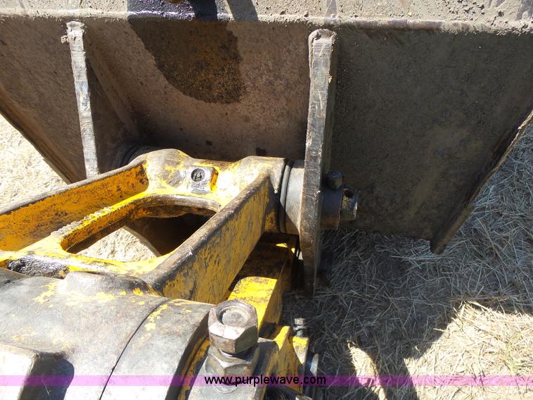 image for item L6107 2005 Hyundai 180LC-7 excavator
