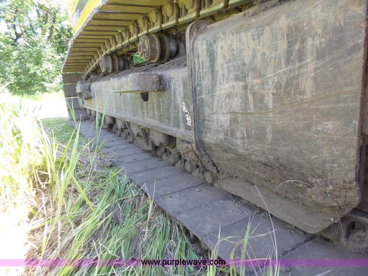 image for item L6107 2005 Hyundai 180LC-7 excavator