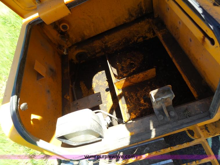 image for item L6107 2005 Hyundai 180LC-7 excavator