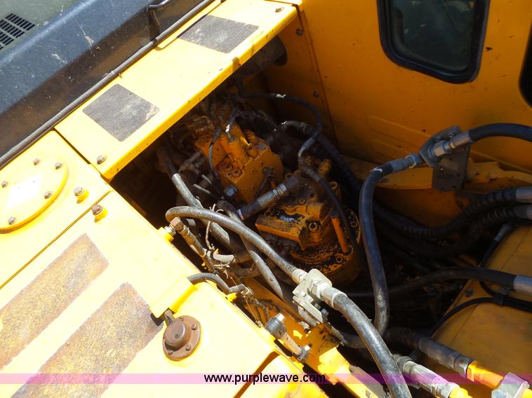image for item L6107 2005 Hyundai 180LC-7 excavator